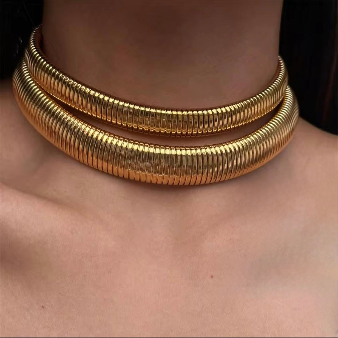 serpent necklace gold