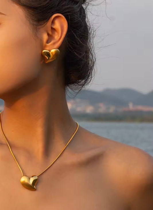 amore earrings