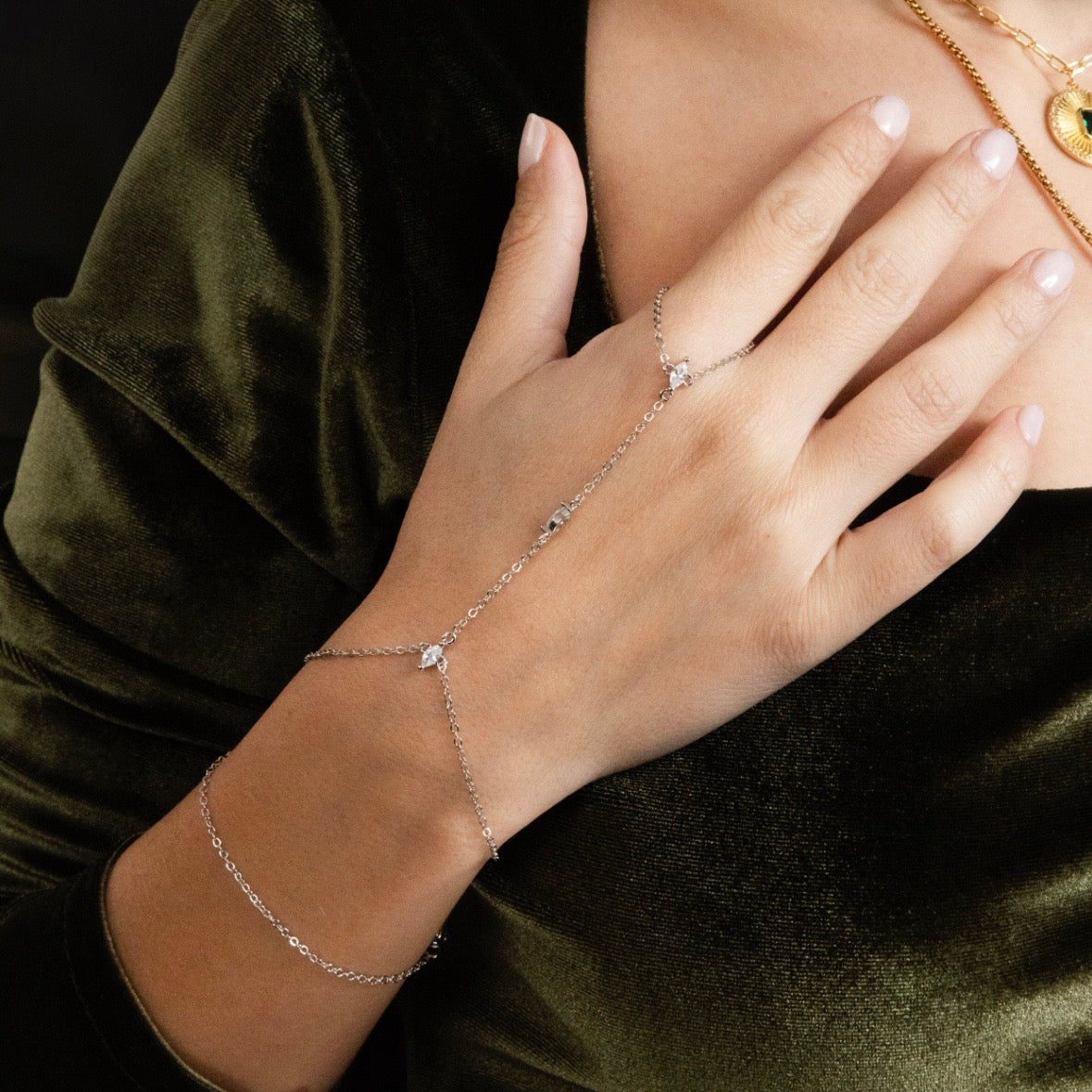 dainty handchain